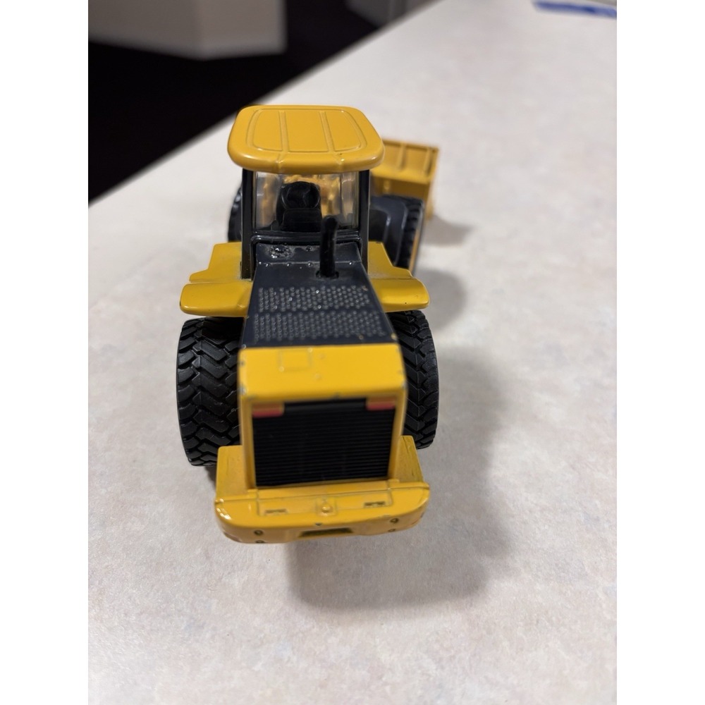 ERTL John Deere Die-Cast Wheel Loader Scale Model Rubber Wheels - Picture 7 of 9